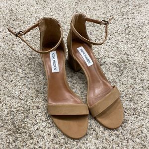 Steve Madden nude block low heels